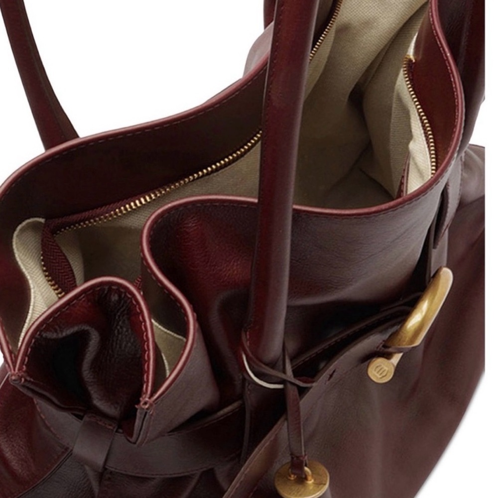 Arezzo Chic Maroon Leather Shoulder Bag with Gold Accent - Picture 5 of 16